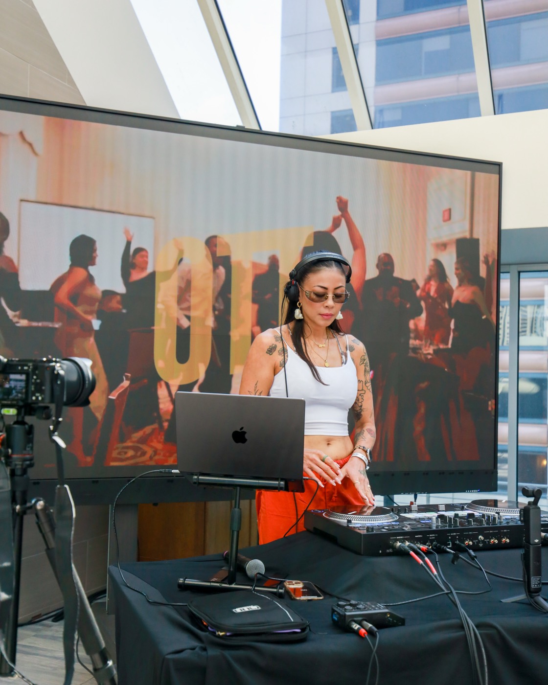 Live DJ sets poolside